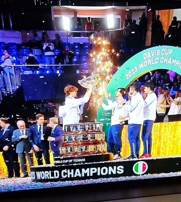Un Sinner formato Atp Finals regala all'Italia la Coppa Davis