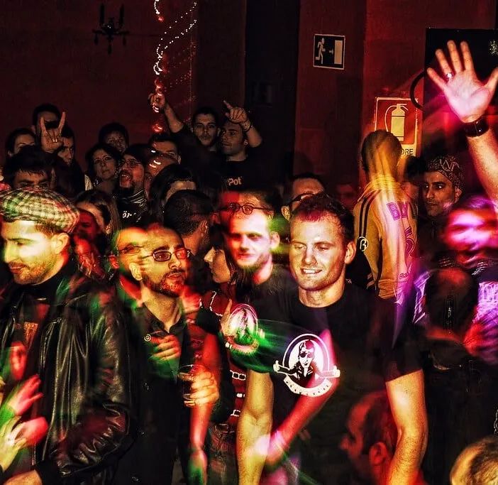 Milano, chiusa discoteca abusiva ad Halloween (a due passi dal Duomo)