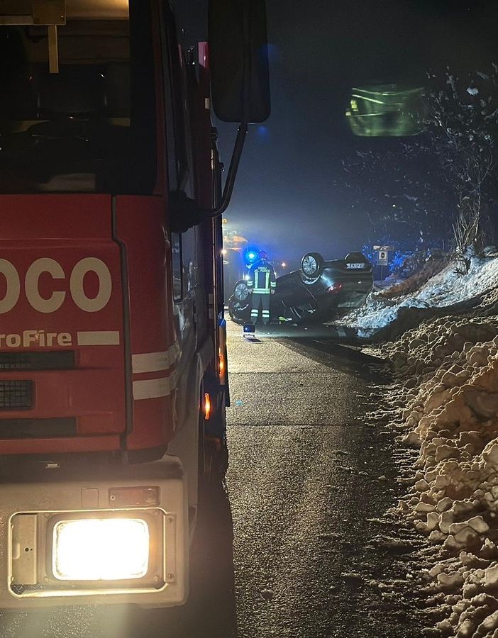 Varzi: si ribalta con l'auto sulla provinciale 461, illeso un 34enne