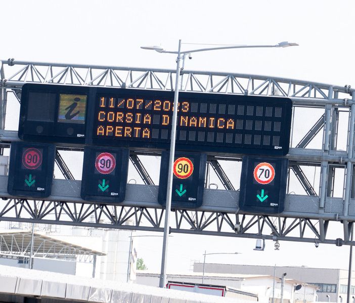 Inaugurata oggi la quarta corsia dinamica sull'Autostrada A4: «Rendiamo più scorrevole uno dei nodi più difficili della circolazione attorno a Milano»