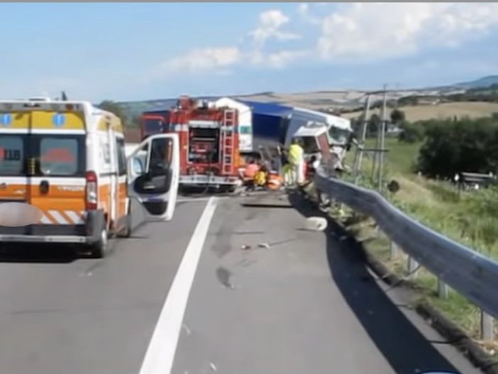 Inferno sulla A26: due morti in un maxi tamponamento a sud di Casale