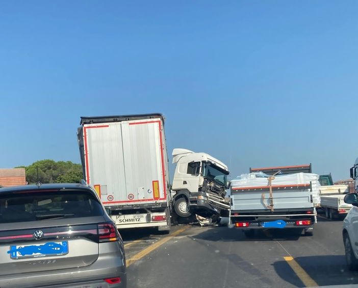 Le immagini dell'incidente sull'Autostrada dei Laghi