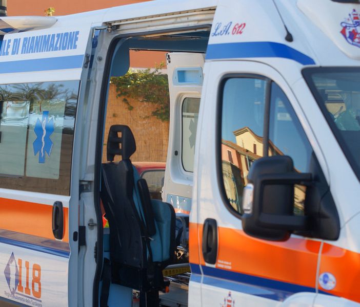 Paura stamattina a Busto, ragazzina investita da un'auto davanti al liceo Tosi