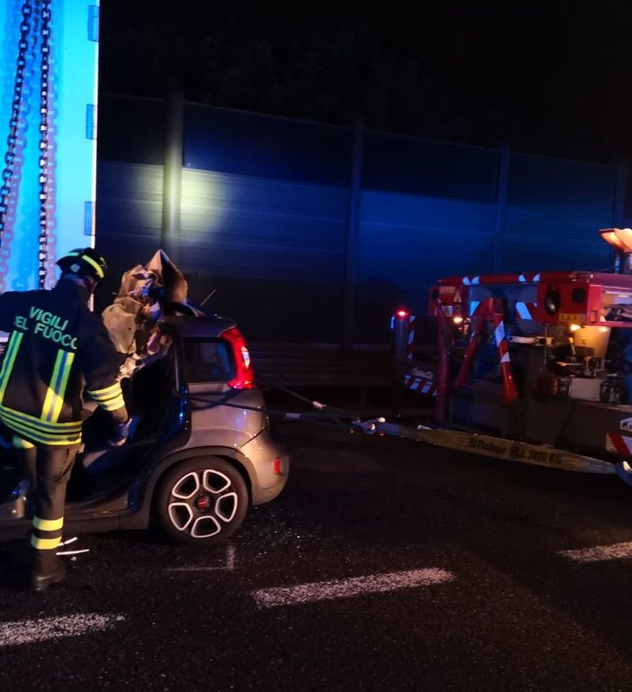 Terribile schianto sull'A9 tra il bivio con l'Autolaghi e Origgio: morto un ragazzo di 24 anni
