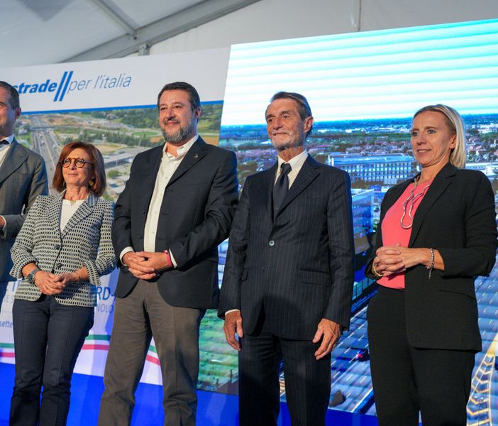 L'inaugurazione della quinta corsa della A8 a Lainate con il ministro Salvini