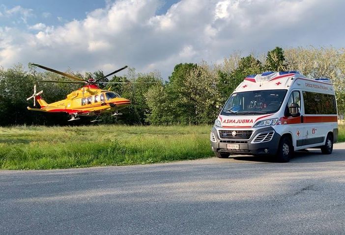 Ottobiano: infortunio sulla pista da motocross, 32enne soccorso con l'elicottero al San Matteo di Pavia