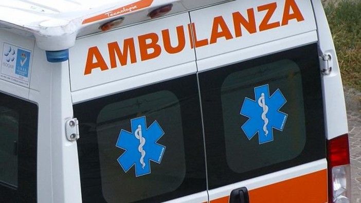 Vigevano: scontro auto-scooter in viale Petrarca, ferito un 56enne