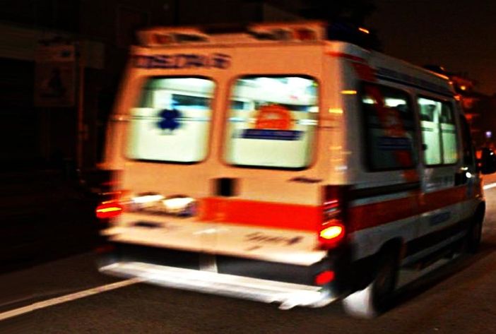 Zerbolò: esce di strada con l'auto in via Roma, ferito un ragazzo 26enne