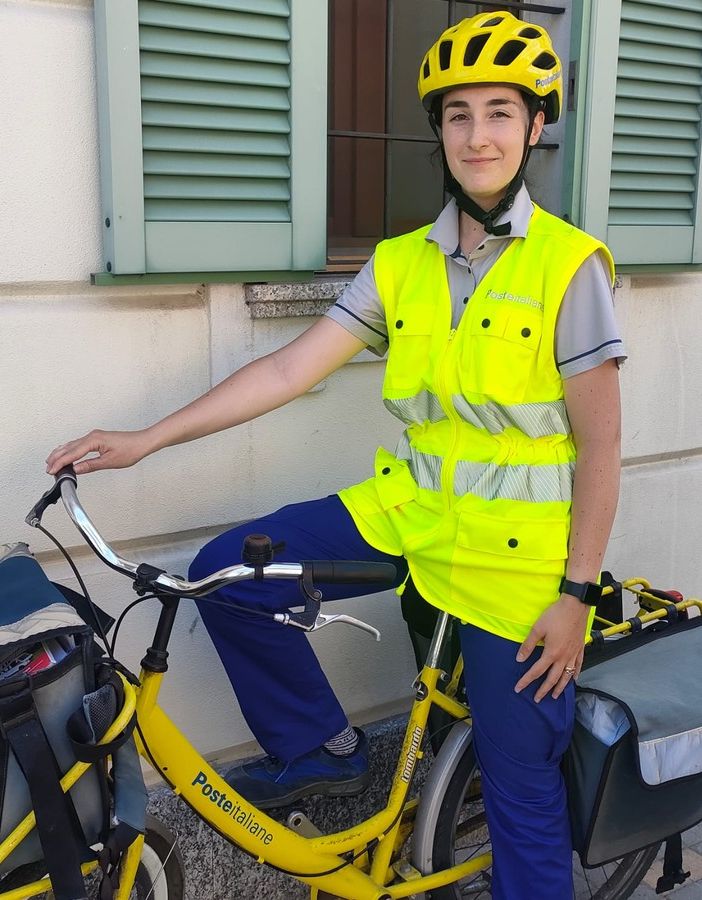 Giornata mondiale della bicicletta, consegne di lettere e pacchi in bici a Pavia