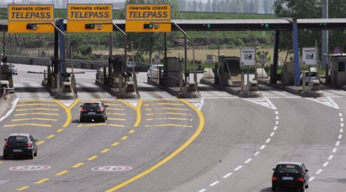Riqualificazione delle pensiline, nottata di lavori e chiusure sull'Autostrada dei Laghi