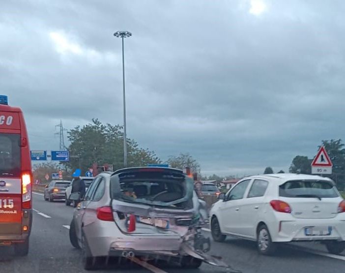 FOTO. Nottata e mattinata d'incidenti sull'Autostrada dei Laghi e sulla Pedemontana: chiuso sulla A8 il tratto tra l'allacciamento con la A36 e Origgio. Otto chilometri di coda da Solbiate Arno