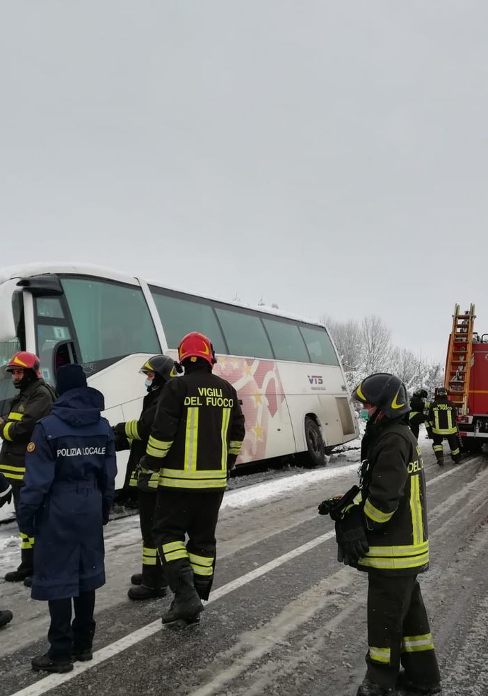 Lomellina e Pavia: molti disagi per la neve sul territorio, vigili del fuoco impegnati dalla notte scorsa