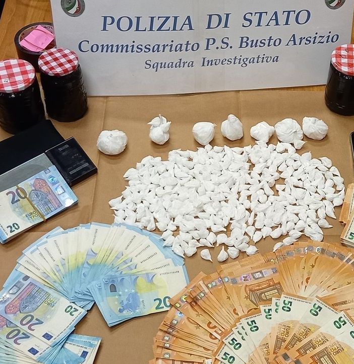 Aveva in casa quasi 500 dosi di cocaina, la polizia di Busto arresta uno spacciatore incensurato