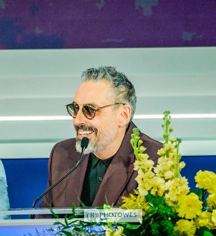75° Festival di Sanremo, per Brunori Sas un terzo posto ottenuto “con un vestito autentico”