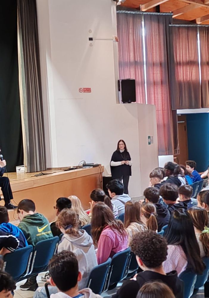 Vigevano, gli studenti della &quot;Robecchi&quot; a lezione con l'autore Luigi Ballerini
