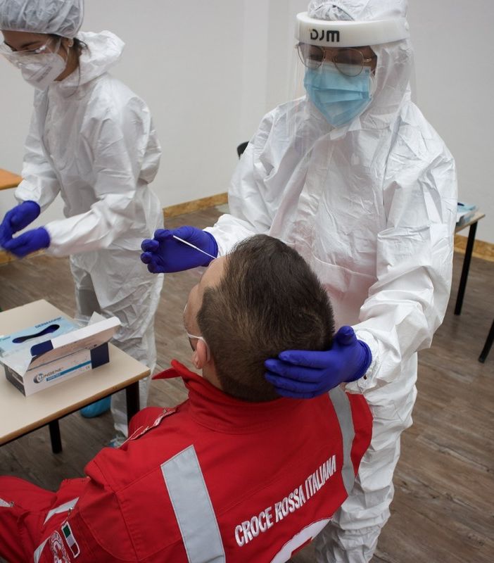 Vigevano, al via l'iniziativa &quot;Fermiamo il Coronavirus&quot;: test antigenici rapidi per limitare il contagio nel mondo del volontariato locale