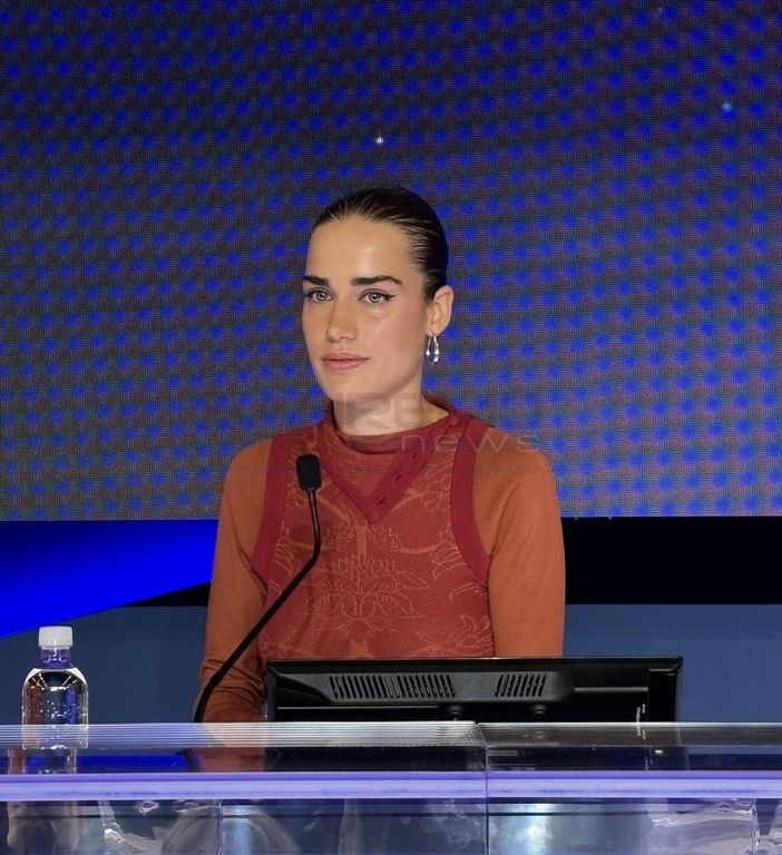 Clara in sala stampa al Teatro Ariston