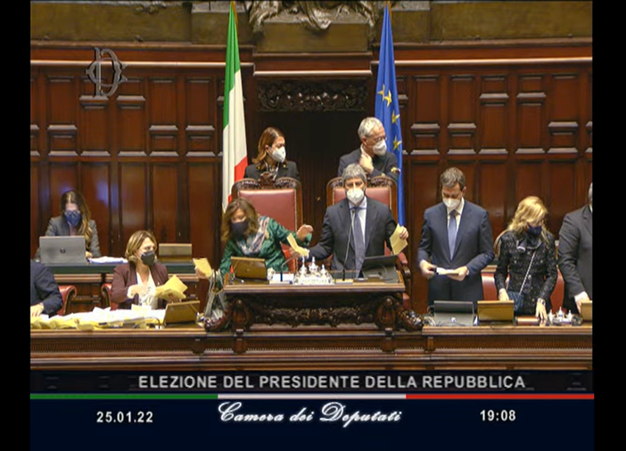 Quirinale, anche la seconda votazione va in bianco. Aumentano i voti &quot;di bandiera&quot; per Bossi e Giorgetti