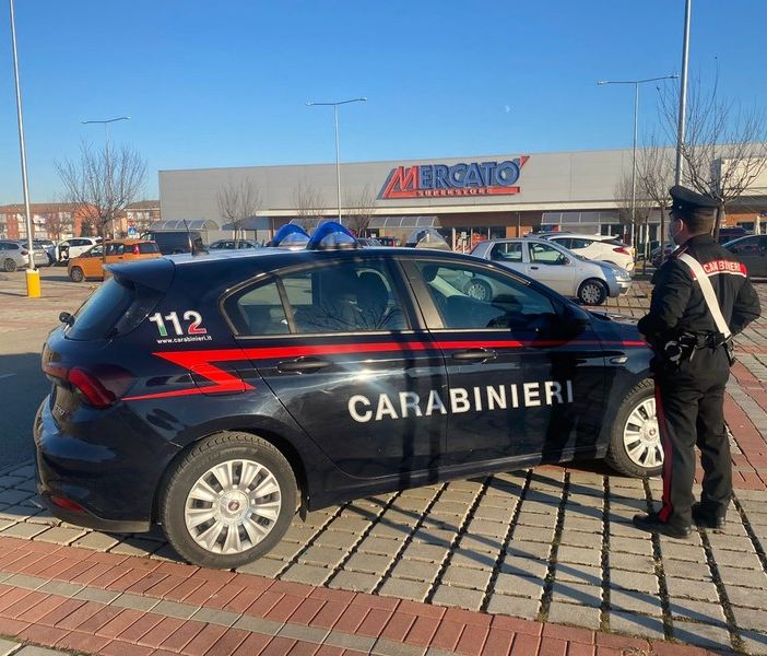 Derubavano gli anziani con la tecnica delle monetine gettate a terra: due denunce