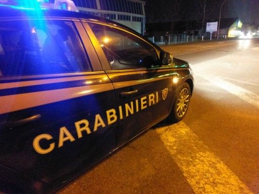 Vigevano: sorpreso con un bastone sotto i sedili dell'auto, nei guai un uomo