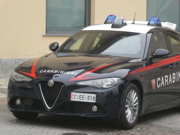 Saronno: minaccia di buttarsi dal cavalcavia, 16enne salvata dai carabinieri