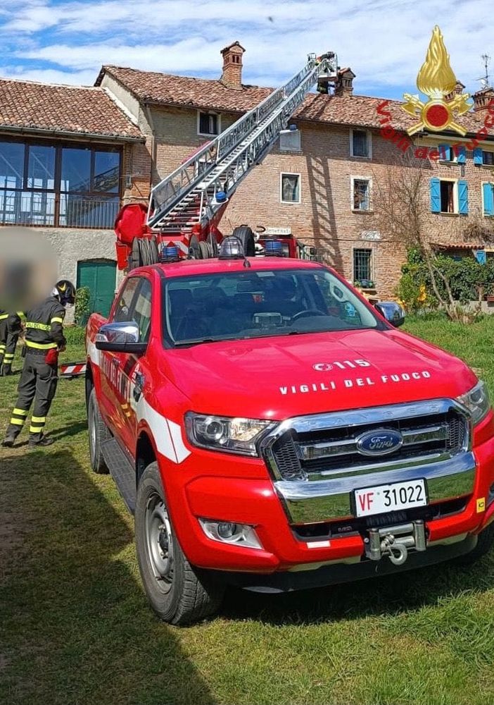 Monticelli Pavese: incendio in un camino, i Vigili del fuoco limitano i danni al tetto