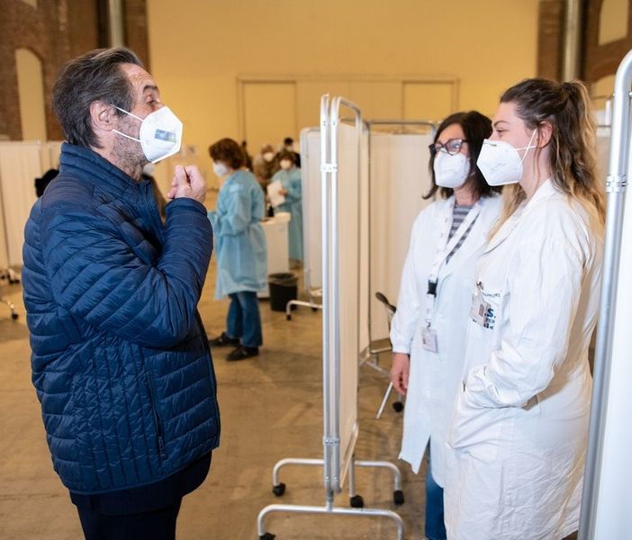 Fontana: «La Lombardia ha somministrato 2.072.000 dosi. Completati gli over 80»