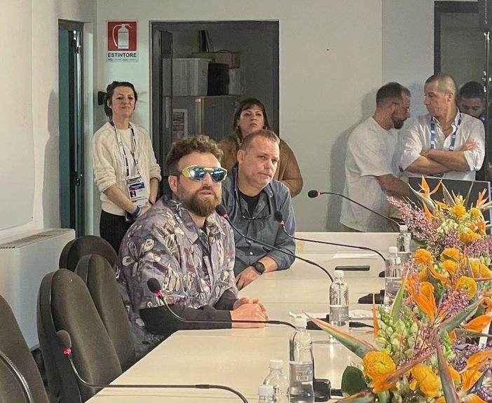 Sanremo 2024, Dargen D'Amico: &quot;Perché fa rumore un mio cessate il fuoco? Perché la politica non l’ha detto&quot;
