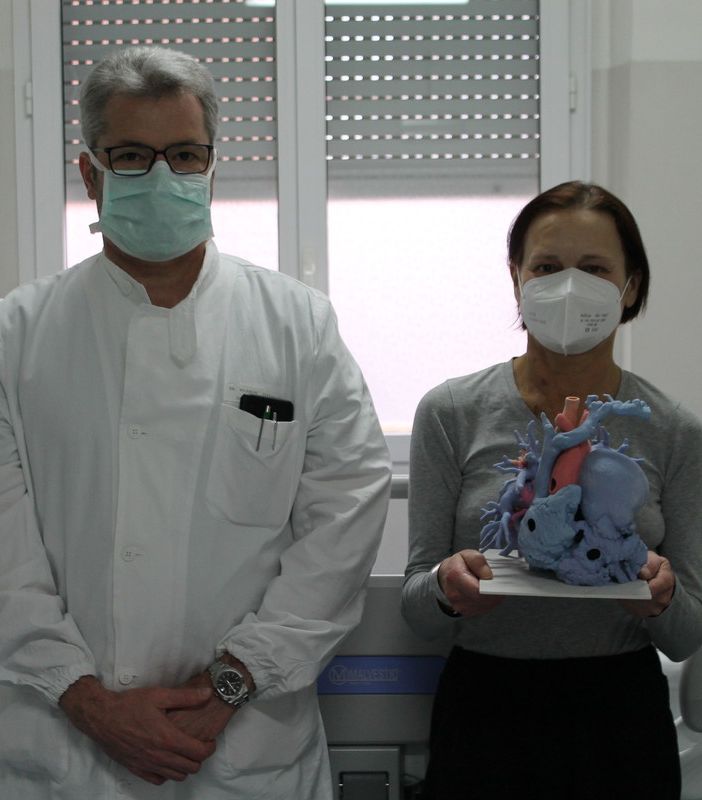 Al San Matteo per la prima volta al mondo i cardiochirurghi utilizzano una valvola polmonare per realizzare un doppio trapianto polmonare e impiantarla in un’arteria gigante