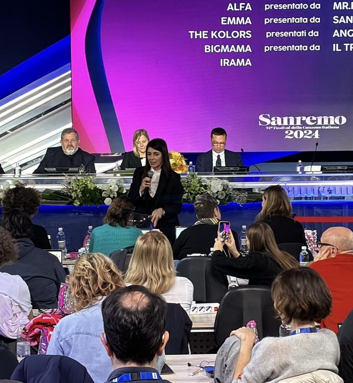 74° Festival: i 15 cantanti di questa sera saranno presentati dagli altri 15, ecco gli accoppiamenti (video)