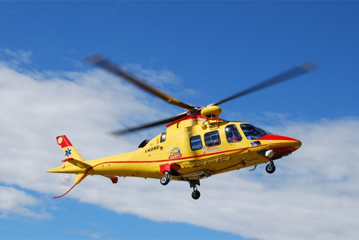 Cade dal muletto e viene schiacciato. Grave 50enne a Somma Lombardo