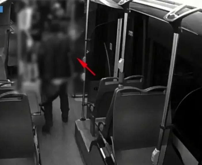 Milano: accoltella ex compagna sul bus, fermato 54enne per tentato omicidio