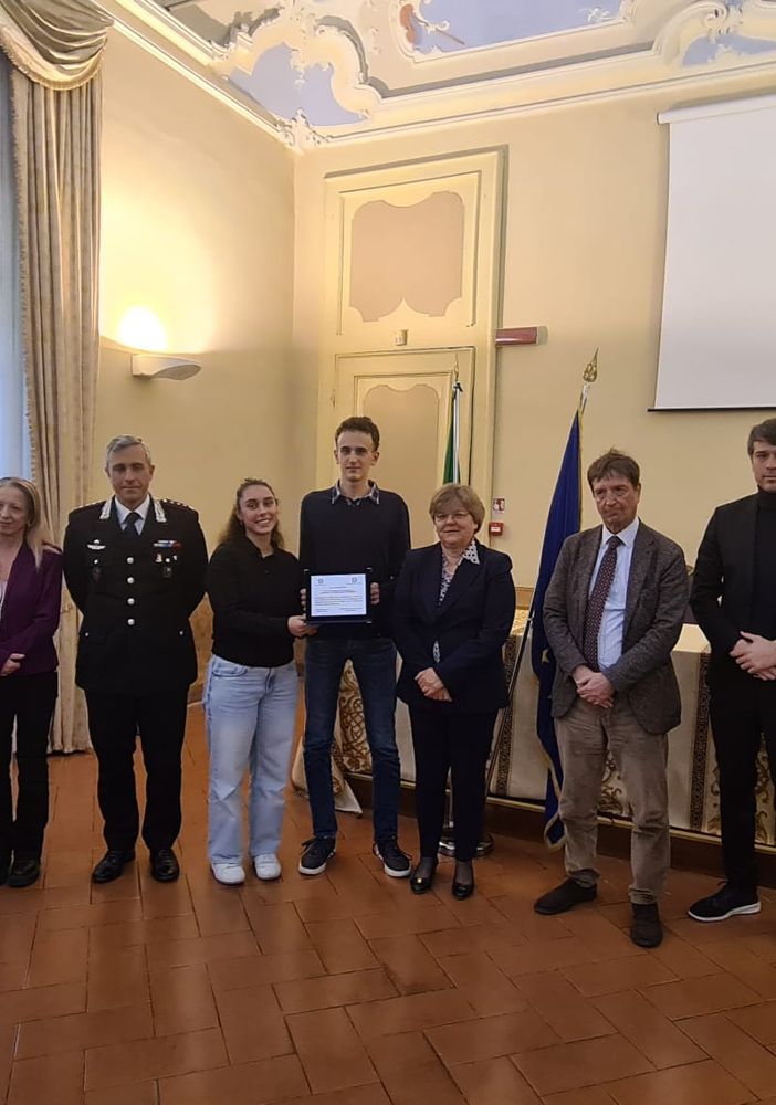 Pavia, consegnata agli studenti dei licei Galilei e Grattoni una targa per la legalità e l'impegno per i valori civici