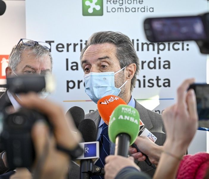 La Lombardia ancora in zona gialla. Fontana: «Semplificare le quarantene per scuole e cittadini»