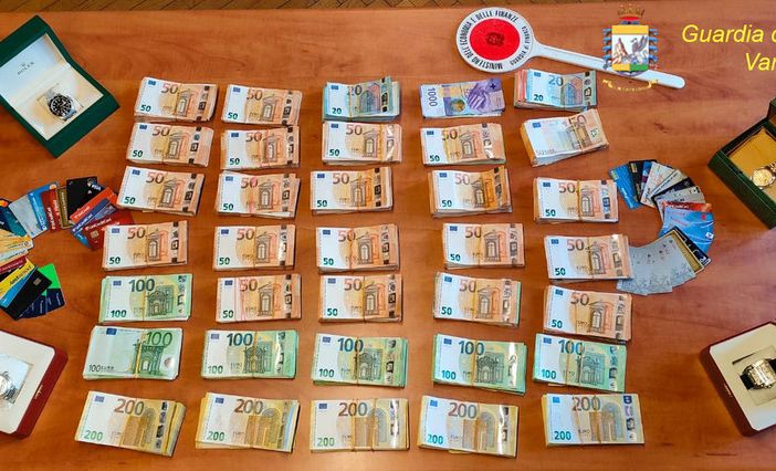 Maxi frode fiscale scoperta dalla Guardia di Finanza: tre persone in carcere e 260mila euro in contanti sequestrati