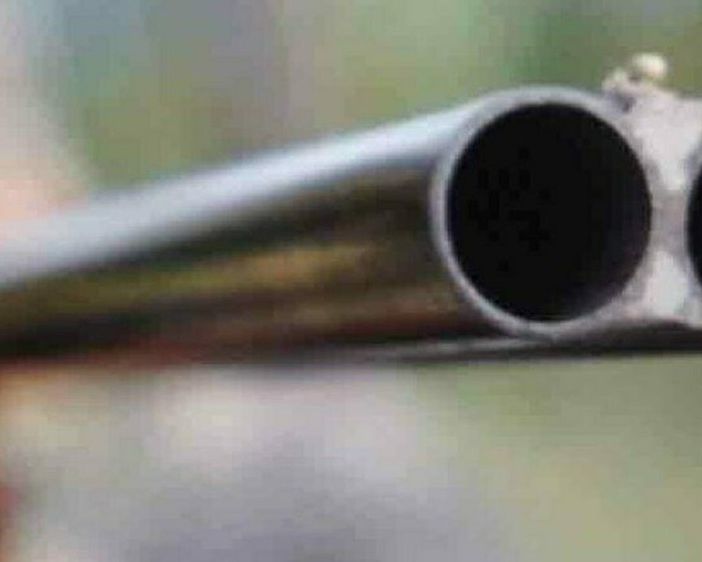 Ragazzo di 19 anni ferito al petto da un colpo di fucile: sangue nel Comasco