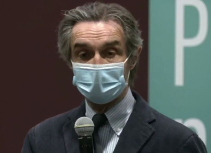 Fontana: «Chiesto scusa più volte ai cittadini per i disagi, ma i numeri delle vaccinazioni sono significativi»