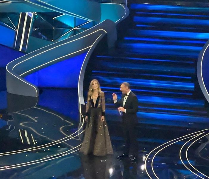 Stabili gli ascolti della seconda serata del Festival di Sanremo: oltre 10 milioni di spettatori e share al 62%