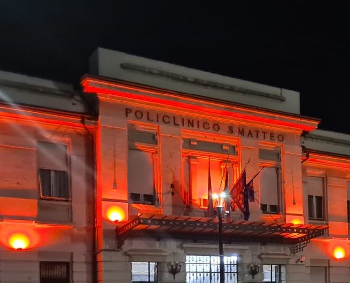 Giornata Internazionale contro la violenza sulle donne, il Policlinico San Matteo si illumina di rosso