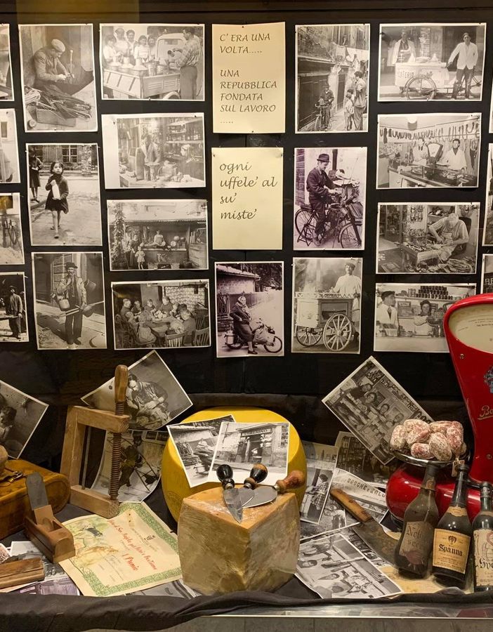 (In foto la vetrina di FORNO E SAPORI, Corso San Pietro-54, Primo Premio Assoluto lo scorso anno)
