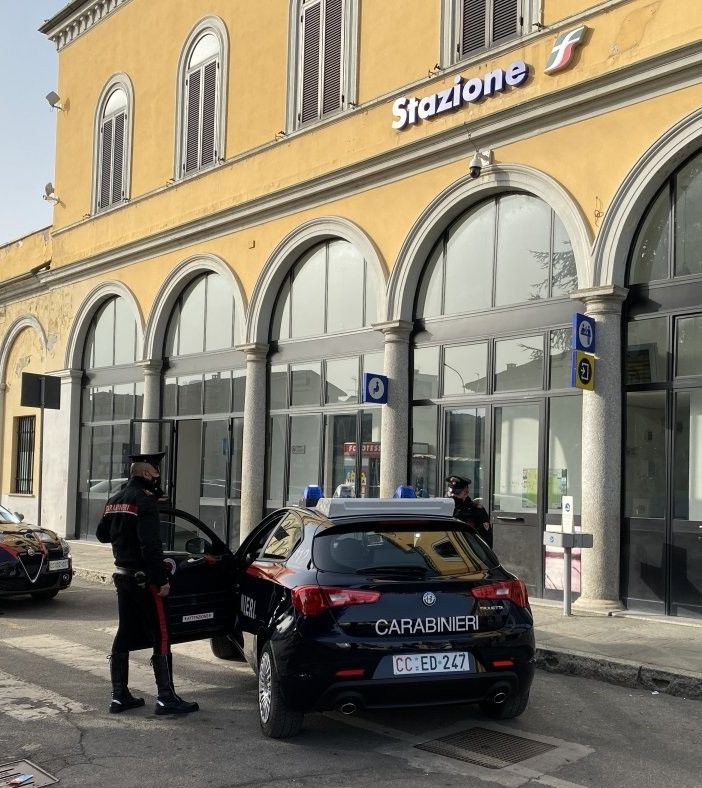 Stradella: furti e vandalismi su treni e bazar cinese, identificati e denunciati cinque minorenni