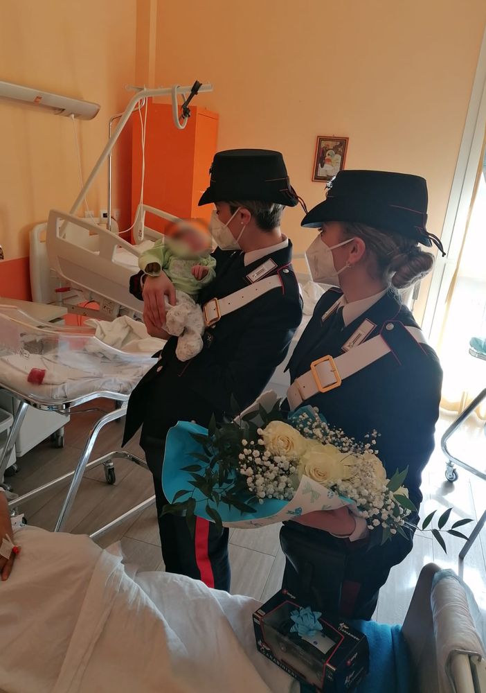 Carugate: donna incinta salvata dai maltrattamenti del marito partorisce la sera stessa e riceve la visita dei carabinieri