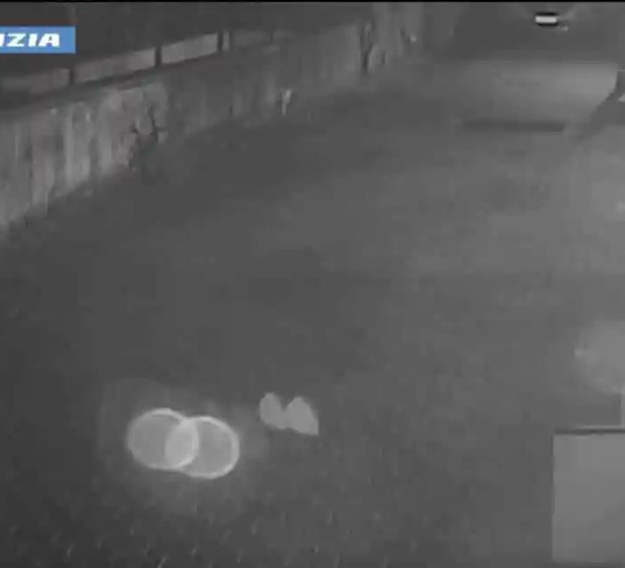 Milano: rubavano nelle case e fuggivano in monopattino, cinque arresti da parte della Polizia di Stato