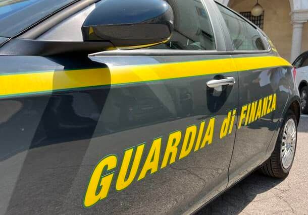 Ex broker truffava clienti anziani: Gdf sequestra 2 milioni a Milano