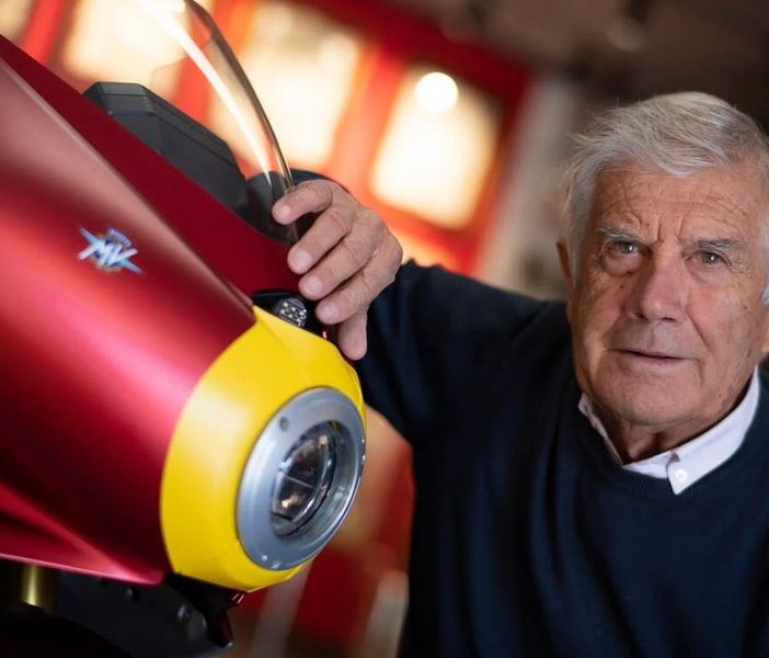 Gli 80 anni dell'immenso Giacomo Agostini. Gli auguri di Mv Agusta e di tutti gli sportivi: «Grazie per essere Ago»