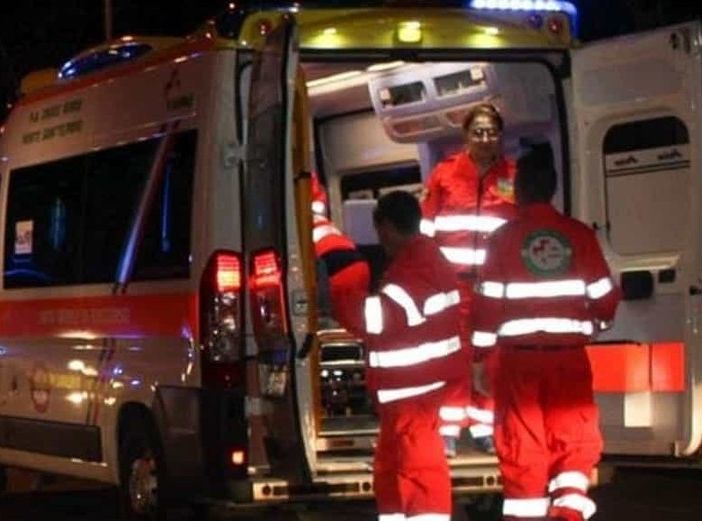 Origgio, prima una lite e poi una rissa fuori dalla discoteca: cinque feriti