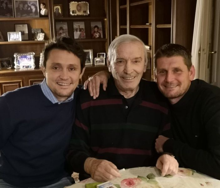 Gigi Riva con i suoi due figli