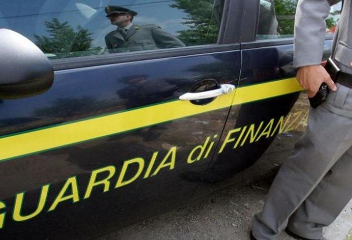 Botti di Capodanno: sequestrata oltre una tonnellata di fuochi pirotecnici stoccati illegalmente