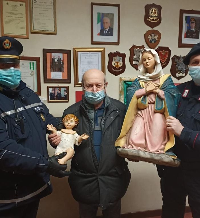 Cesano Boscone: recuperate due statue del Presepe rubate a Natale