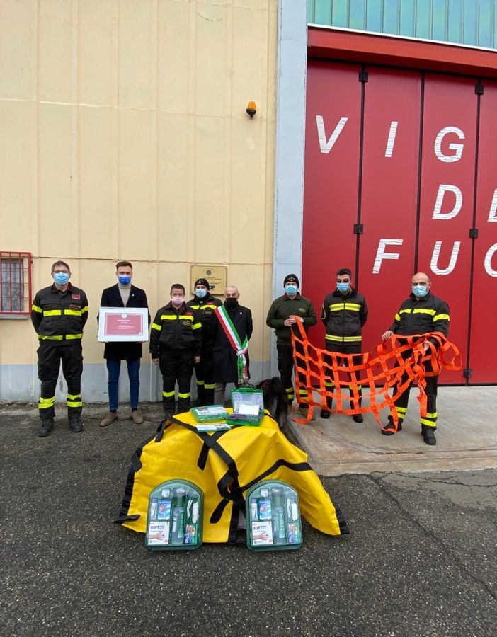 - FOTONOTIZIA - Mede: il &quot;Leo Club Biraga&quot; dona materiale di soccorso al distaccamento Vigili del fuoco volontari